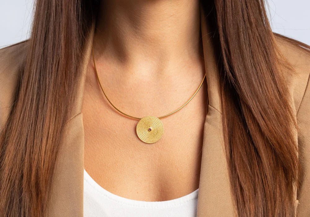 Sterling sølv Vedhæng, mat/børstet fg, rhodolit 0,05ct - Urma.dk