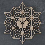 Vægur SNOWFLAKE håndlavet i ægte træ - 43 cm - Urma.dk