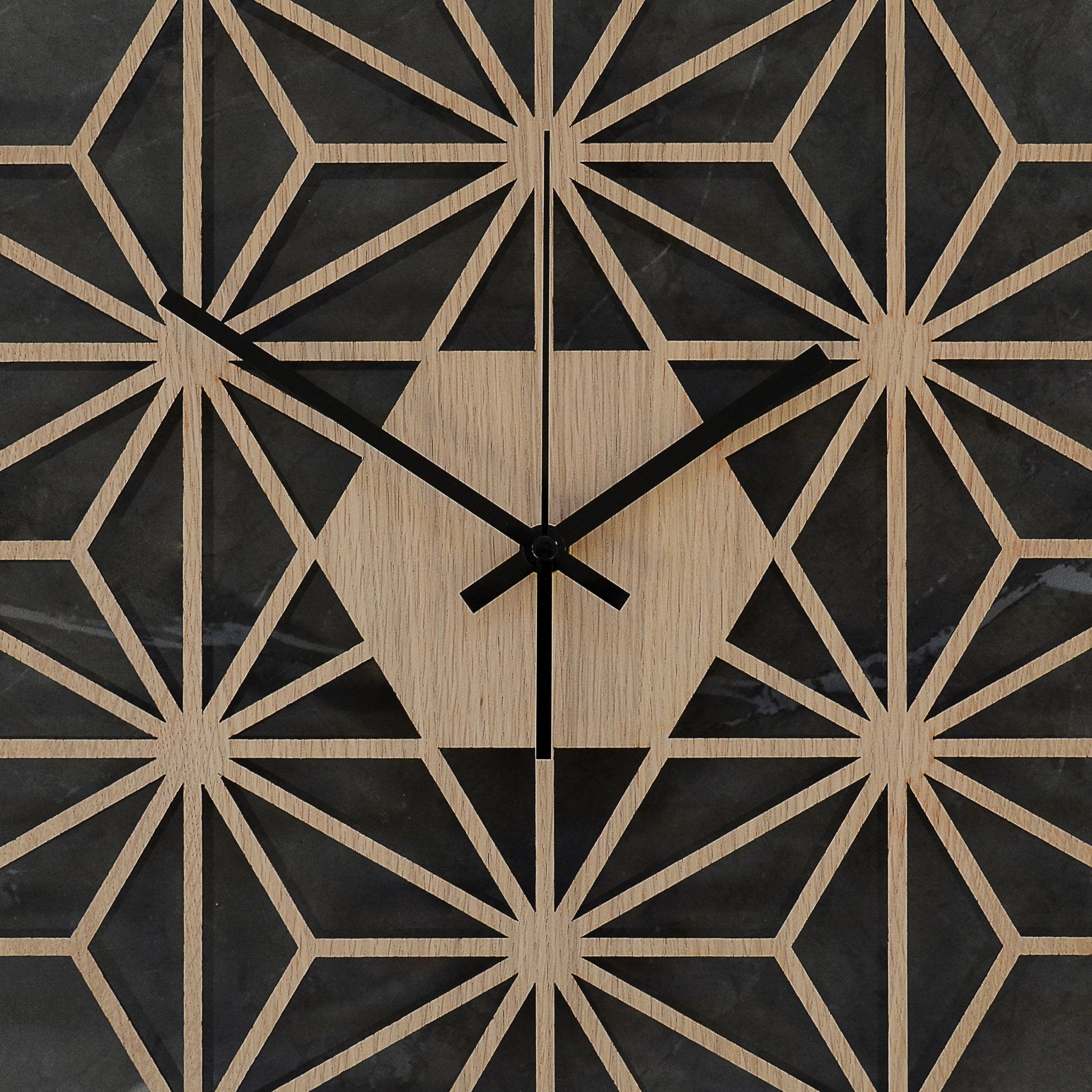 Vægur SNOWFLAKE håndlavet i ægte træ - 43 cm - Urma.dk