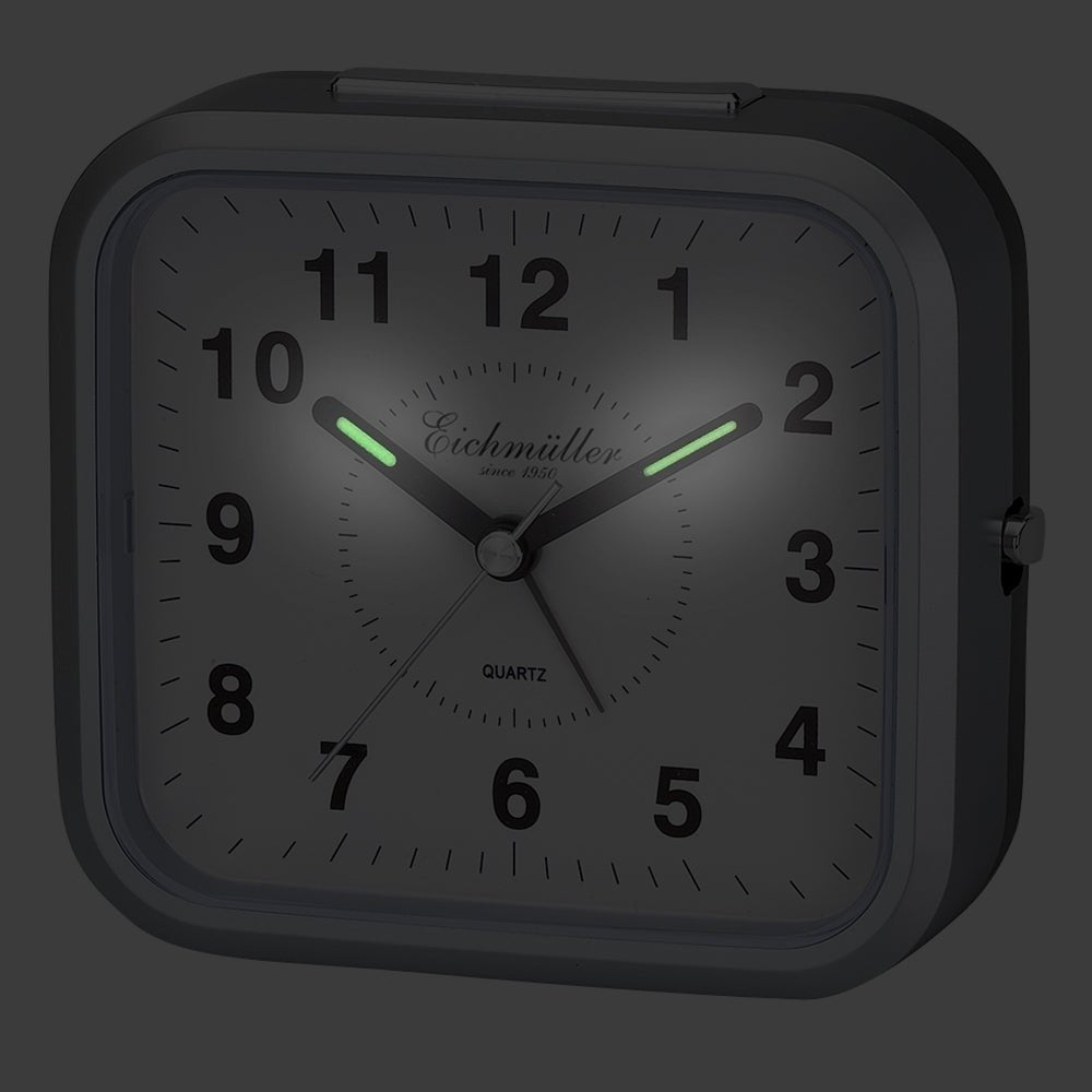 Vækkeur kvadratisk med hvid skive og sorte tal - Urma.dk